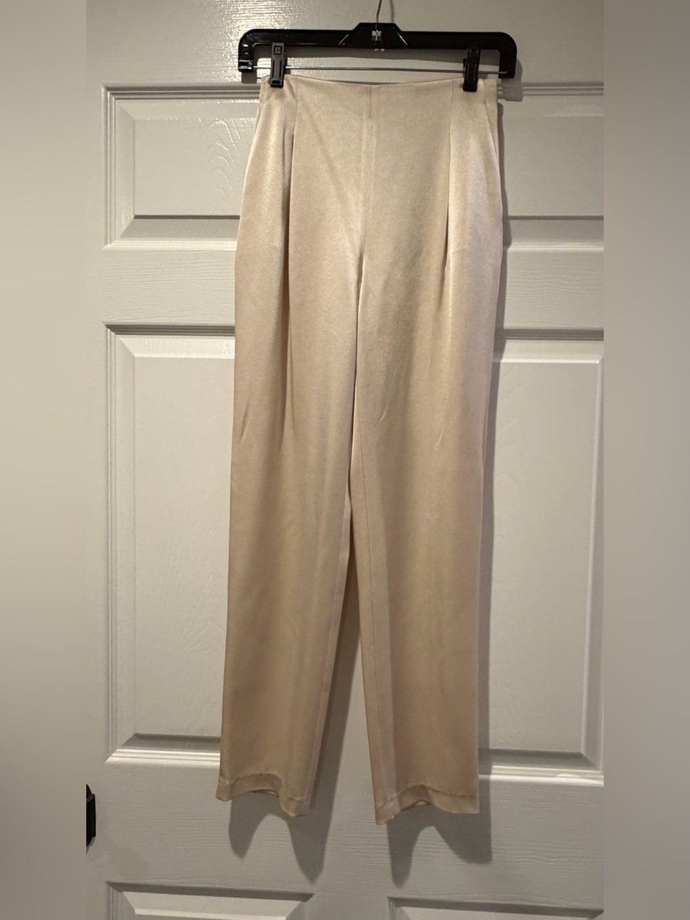 Alice + Olivia Light Champagne Satin Straight-Leg Pants